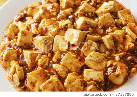 Sichuan-style mapo tofu 87157890