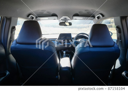 車內黑色別緻的內飾 87158104