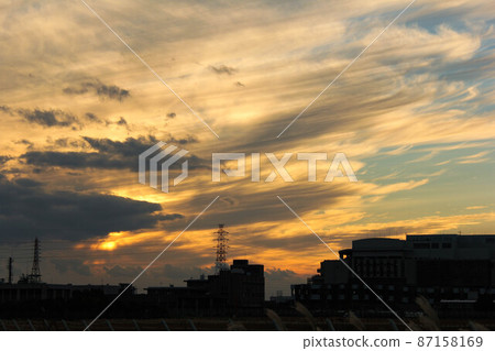 被夕陽染成雲朵的“大阪機場” 87158169