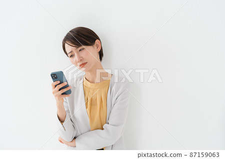Woman with smartphone 87159063