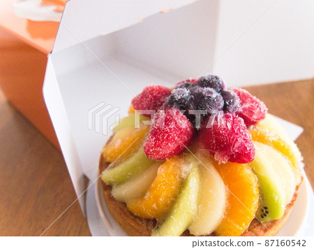 Dessert fruit tart 87160542
