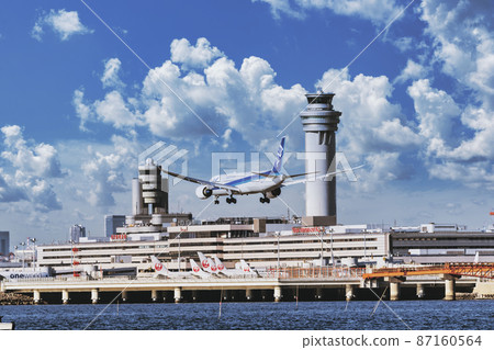 [ANA aircraft landing on Runway A from Ukishimacho Park and control tower sky synthesis] 87160564