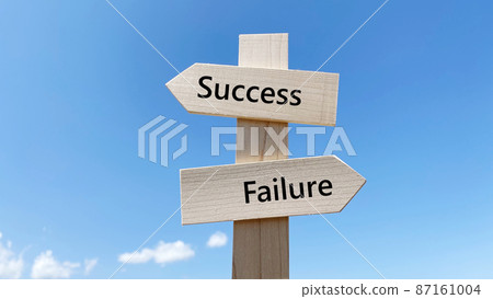 Signpost and blue sky with the letters success and failure 87161004