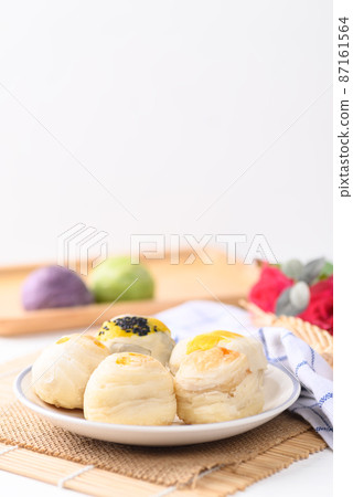 Chinese pastry stuffed with many sweet such as mung bean, egg yolk or custard Chinese pastry stuffed with many sweet such as mung bean, egg yolk or custard 87161564