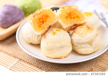 Chinese pastry stuffed with many sweet such as mung bean, egg yolk or custard Chinese pastry stuffed with many sweet such as mung bean, egg yolk or custard 87161565