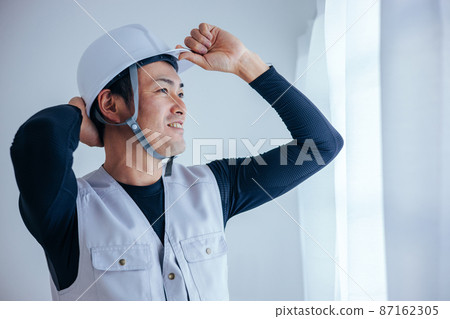 Carpenter / craftsman (smile) 87162305