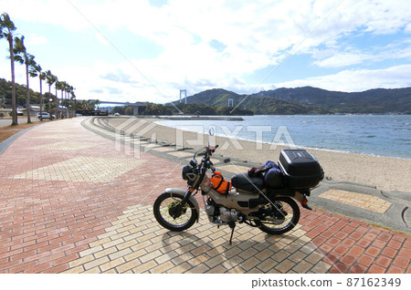 從島波街道站眺望博多大島大橋 從島波街道站眺望博多大島大橋 87162349