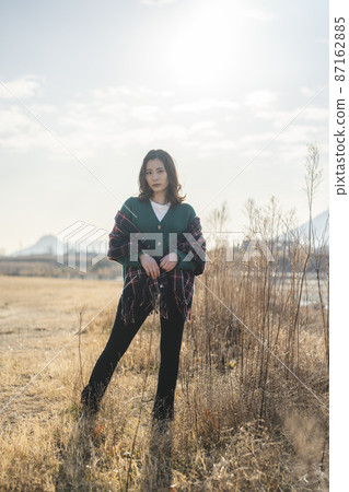 黃昏中的女人 黃昏中的女人 87162885