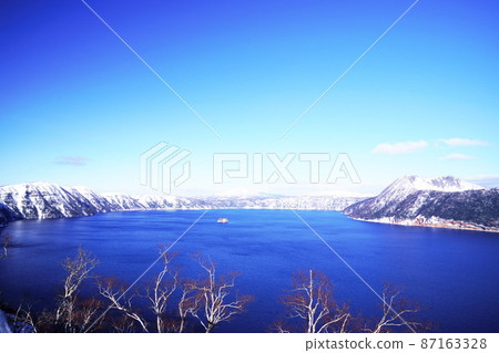 冬季摩週湖、斜里山和摩周山,北海道 冬季摩週湖、斜里山和摩周山,北海道 87163328