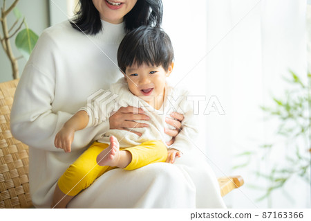 Child hug Child hug 87163366