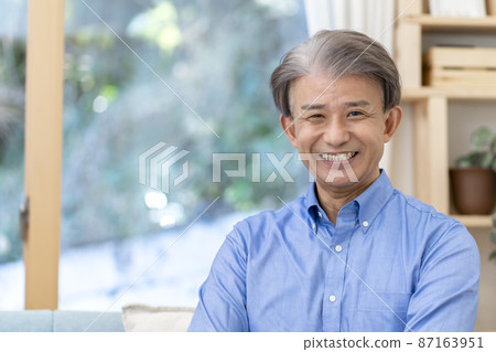 Middle male in his 50s 87163951