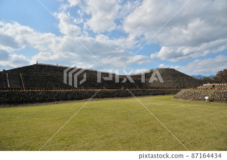 Hodota Tombs "Yawatatsuka Kofun", front and back circle burial mounds and Nakajima 87164434