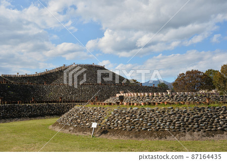 Hodota Tombs "Yawatatsuka Tombs", rear circle and Nakajima 87164435
