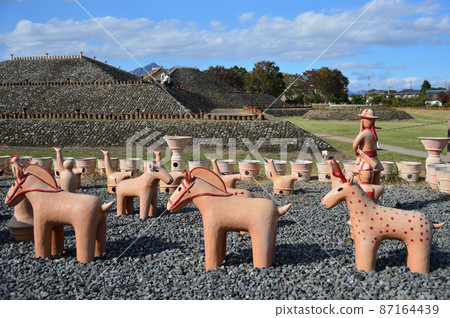 Hodota Tombs "Yawatatsuka Tombs", Restoration Haniwa of Horses 87164439