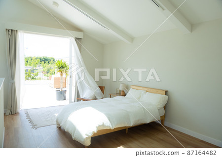 The bedroom  87164482