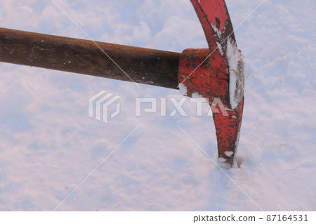 Pickaxe, tools, snow, winter, northern country, snow split, ice split, Japan, Hokkaido, snow country, outdoor, snow cover 87164531