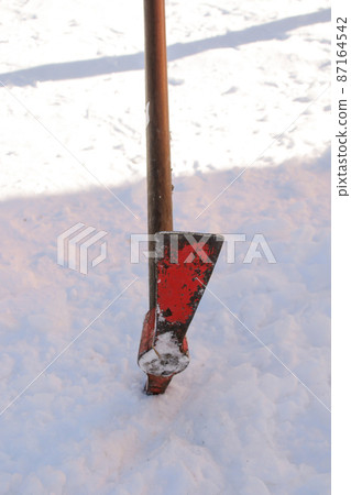 Pickaxe, tools, snow, winter, northern country, snow split, ice split, Japan, Hokkaido, snow country, outdoor, snow cover Pickaxe, tools, snow, winter, northern country, snow split, ice split, Japan, Hokkaido, snow country, outdoor, snow cover 87164542