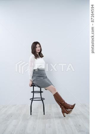 Cool business woman 87164594