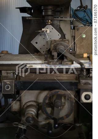 Chamfering with a milling machine Chamfering with a milling machine 87166370