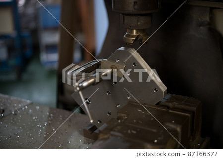 Chamfering with a milling machine Chamfering with a milling machine 87166372