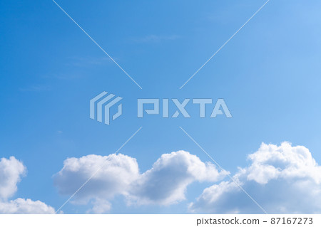 Blue sky / white clouds Blue sky / white clouds 87167273