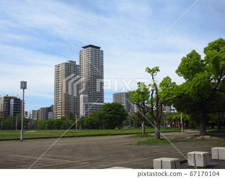 High-rise apartment building in Chuo-ku, Osaka and Naniwanomiyaato Park 87170104