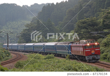 Hokuriku Main Line Isurugi-Kurikara JR East EF81-140 (Nagaoka) + 14 series (Oku) Hokuriku 87170134