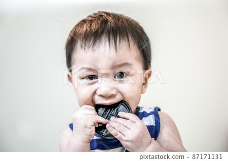 Funny Face Baby kid put thing in the mouth. Funny Face Baby kid put thing in the mouth. 87171131