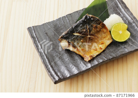 Baked salted salmon 87171966