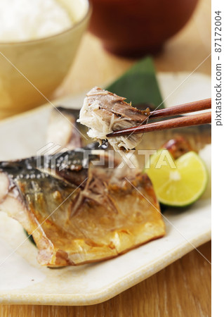 Baked salted salmon 87172004