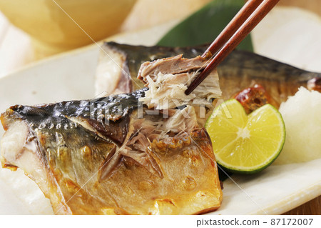 Baked salted salmon 87172007