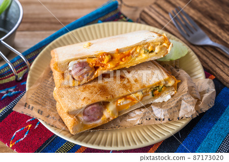 Hot egg sandwich 87173020