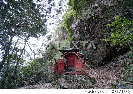 Ashikaga City, Tochigi Prefecture, Gyodoyama Jyoinji Temple, a temple with a rock wall in the back 87173870