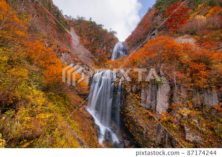 秋田縣北秋田市中俁谷秋衣的安野瀑布 秋田縣北秋田市中俁谷秋衣的安野瀑布 87174244