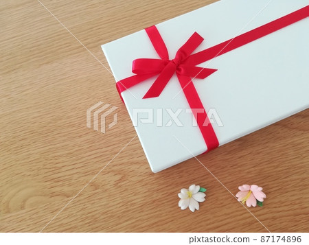 Present cherry blossoms 87174896