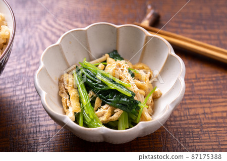 Boiled trefoil and fried tofu 87175388