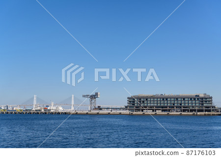 Yokohama Bay Bridge and Hammerhead Crane in Yokohama City, Kanagawa Prefecture 87176103