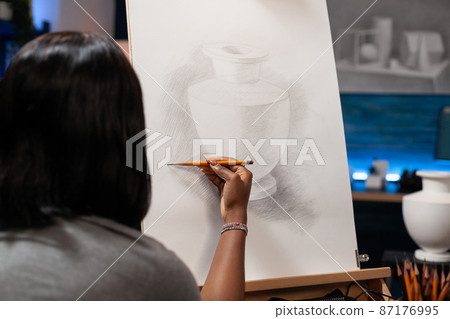 Young painter in wheelchair drawing vase ilustration Young painter in wheelchair drawing vase ilustration 87176995