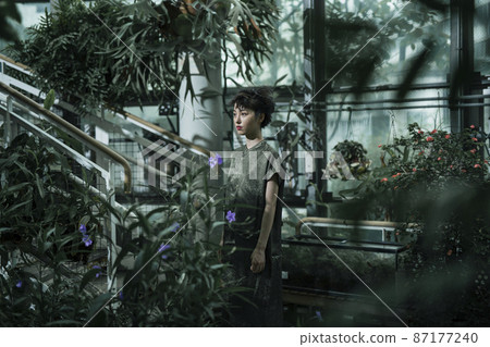 Botanical garden woman Botanical garden woman 87177240