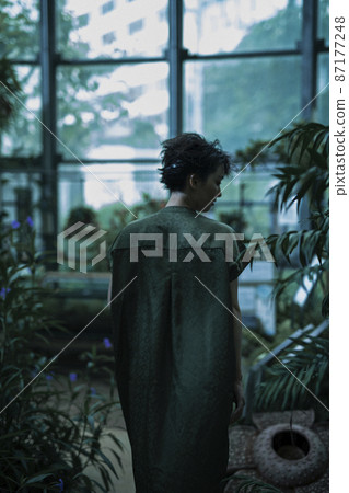 Botanical garden woman 87177248