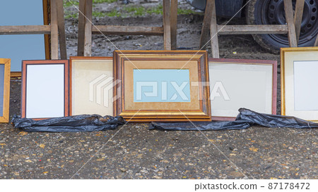Picture Frames Flea Market 87178472