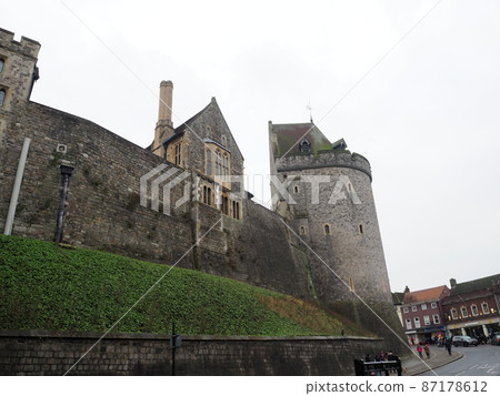 Walls in Windsor 87178612