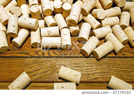 Corks 87179193