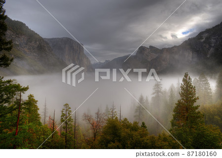 Yosemite Valley 87180160