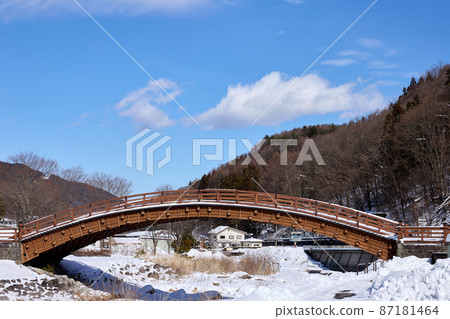 2月（冬季）降雪後的木曾橋長野縣鹽尻市 87181464