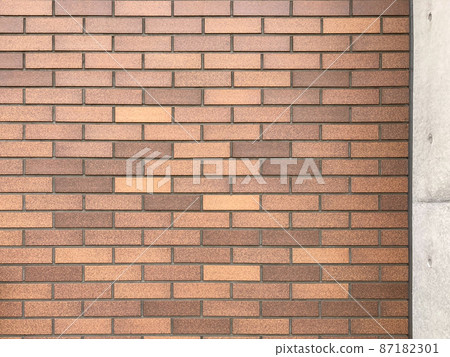 紋理材料 = 磚瓦和裸露的混凝土柱子 紋理材料 = 磚瓦和裸露的混凝土柱子 87182301