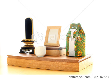 祭壇和骨灰盒放置在客廳 7 87182867