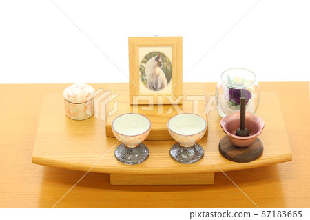 Pet memorial altar and urn in the living room 22 Pet memorial altar and urn in the living room 22 87183665