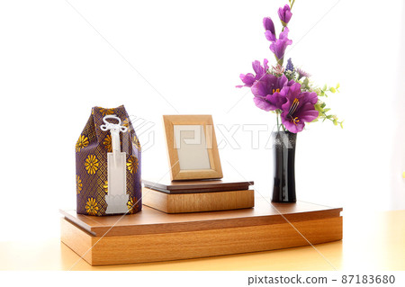 Altar and mortuary tablet for hand memorial service decorated in the living room 21 87183680