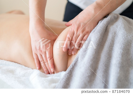 Oil massage esthetic treatment diet Oil massage esthetic treatment diet 87184070